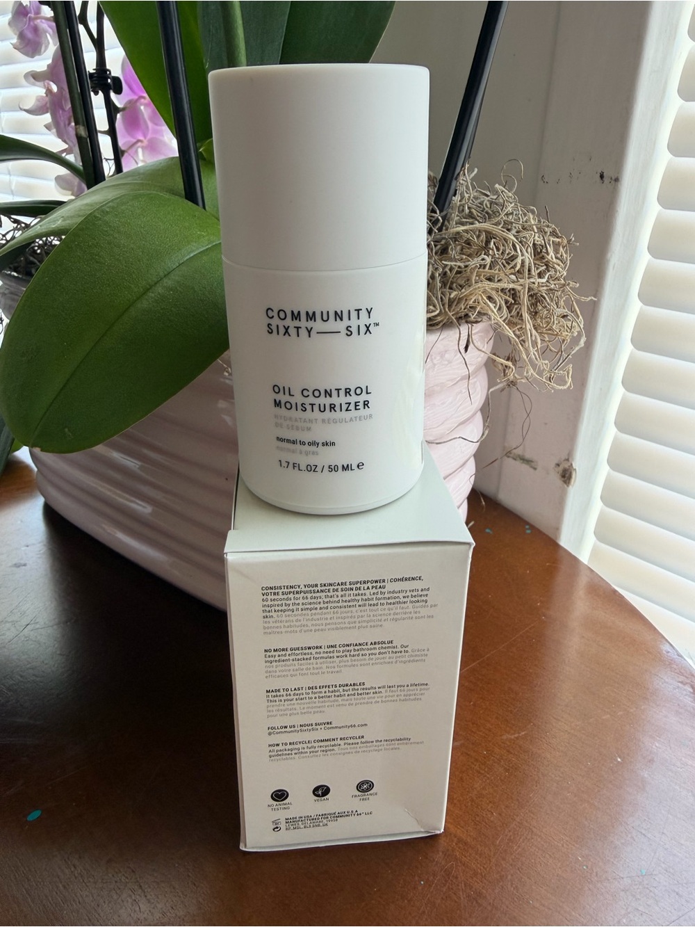 Oil Control Moisturizer - White - Picture 3 of 4